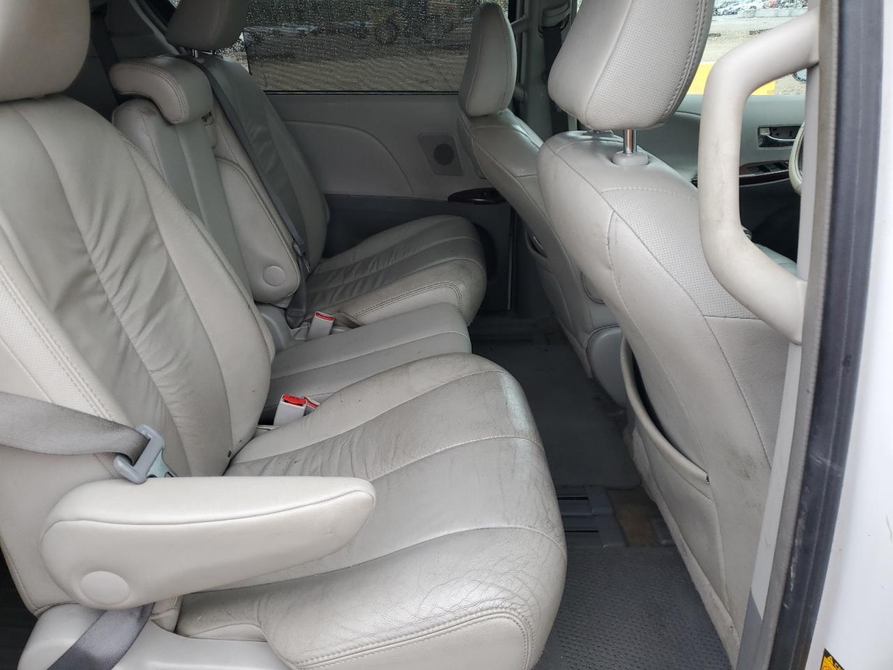 2012 TOYOTA SIENNA