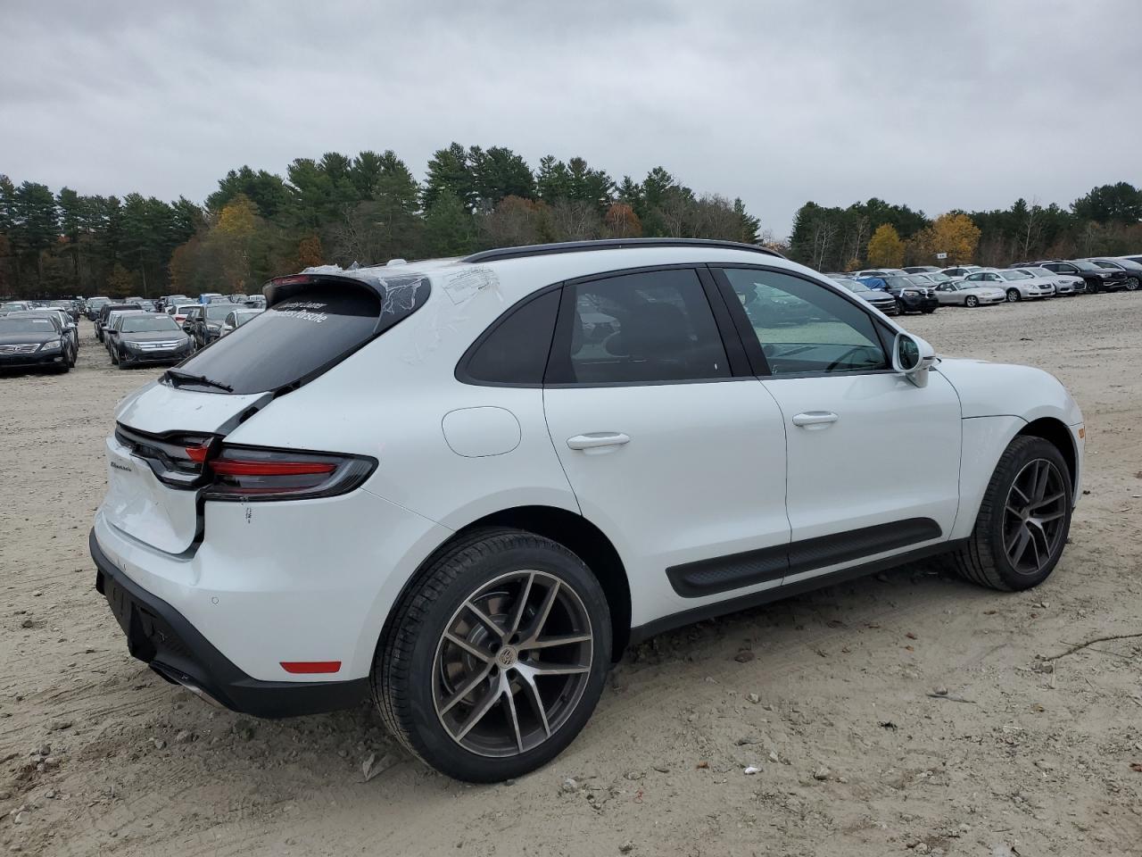 2025 PORSCHE Macan