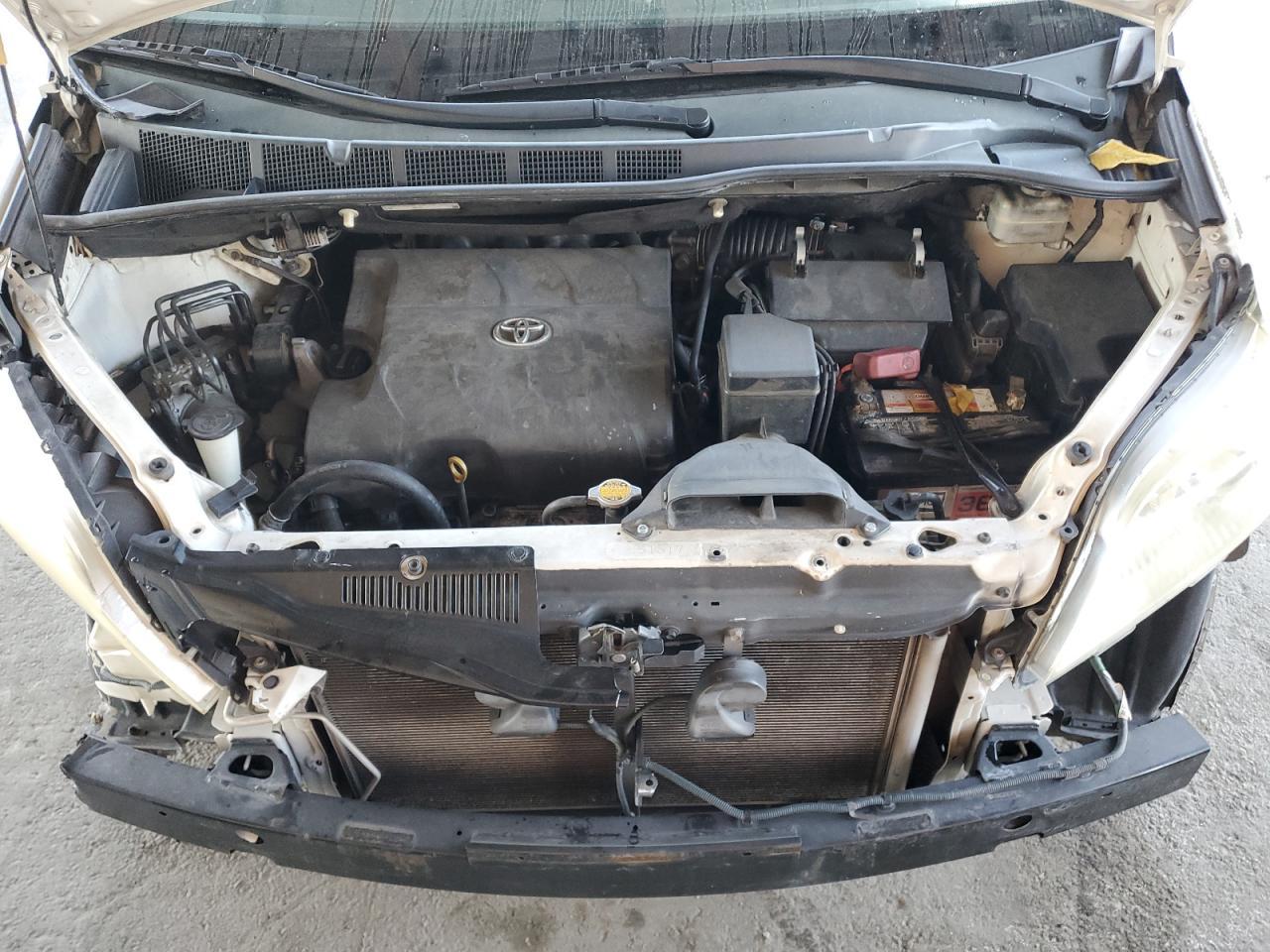 2014 TOYOTA SIENNA