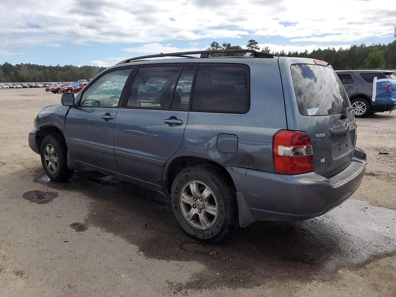 2004 TOYOTA HIGHLANDER