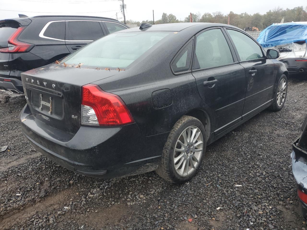2010 VOLVO S40