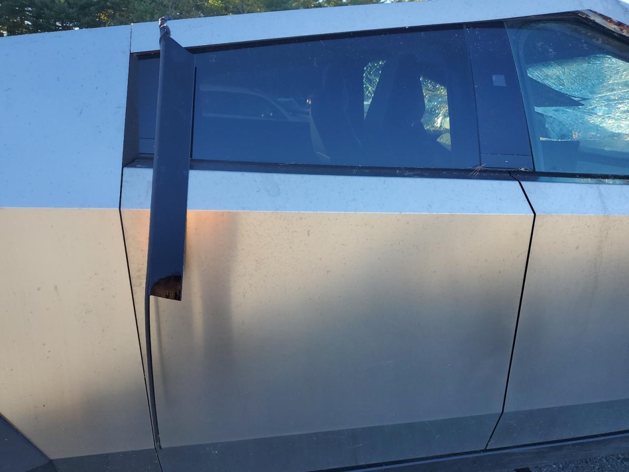 2024 TESLA Cybertruck