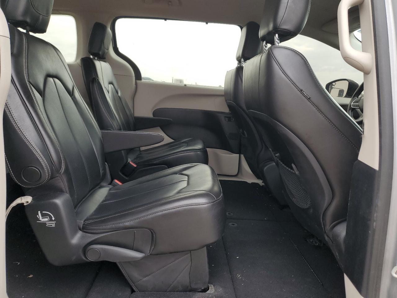 2021 CHRYSLER Voyager
