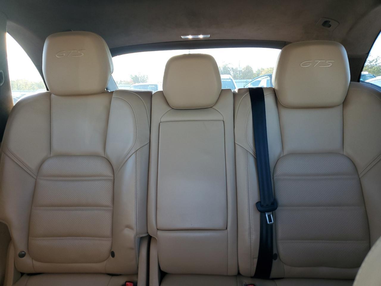 2016 PORSCHE CAYENNE