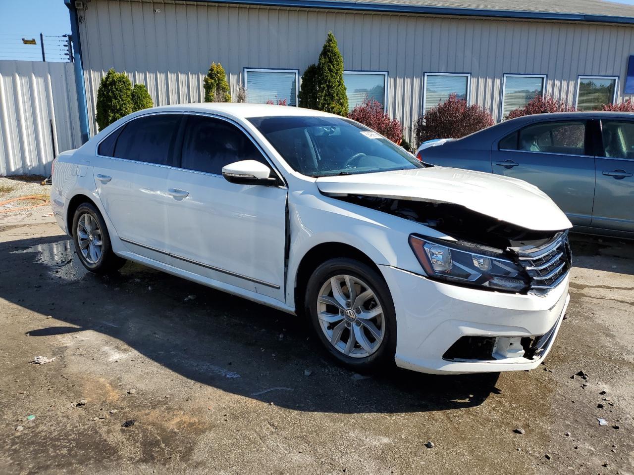 2016 VOLKSWAGEN Passat