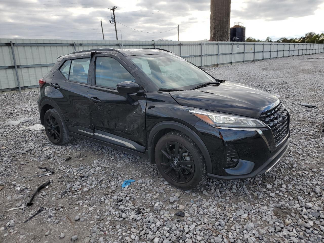 2024 NISSAN KICKS