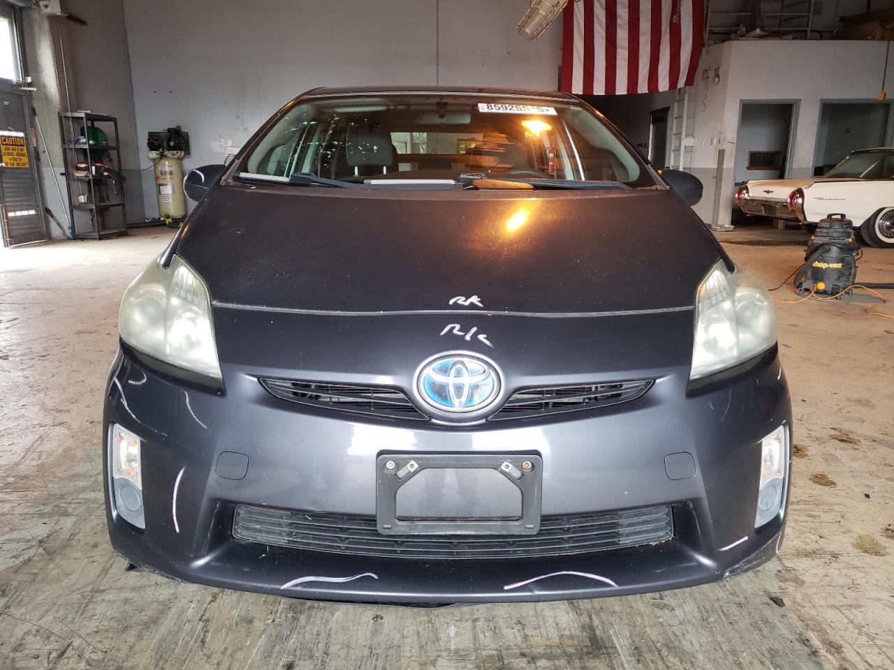2011 TOYOTA PRIUS