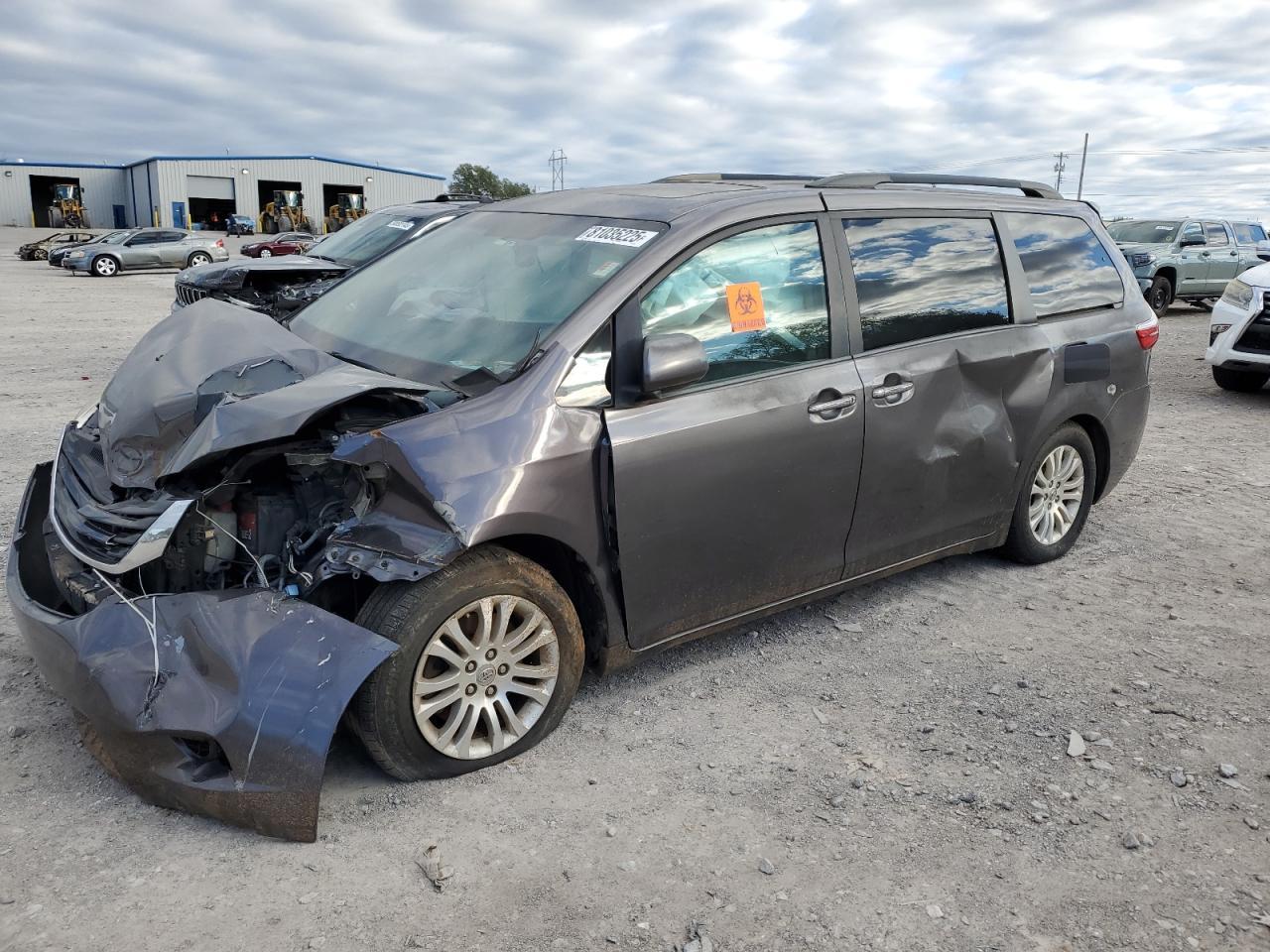 2015 TOYOTA SIENNA