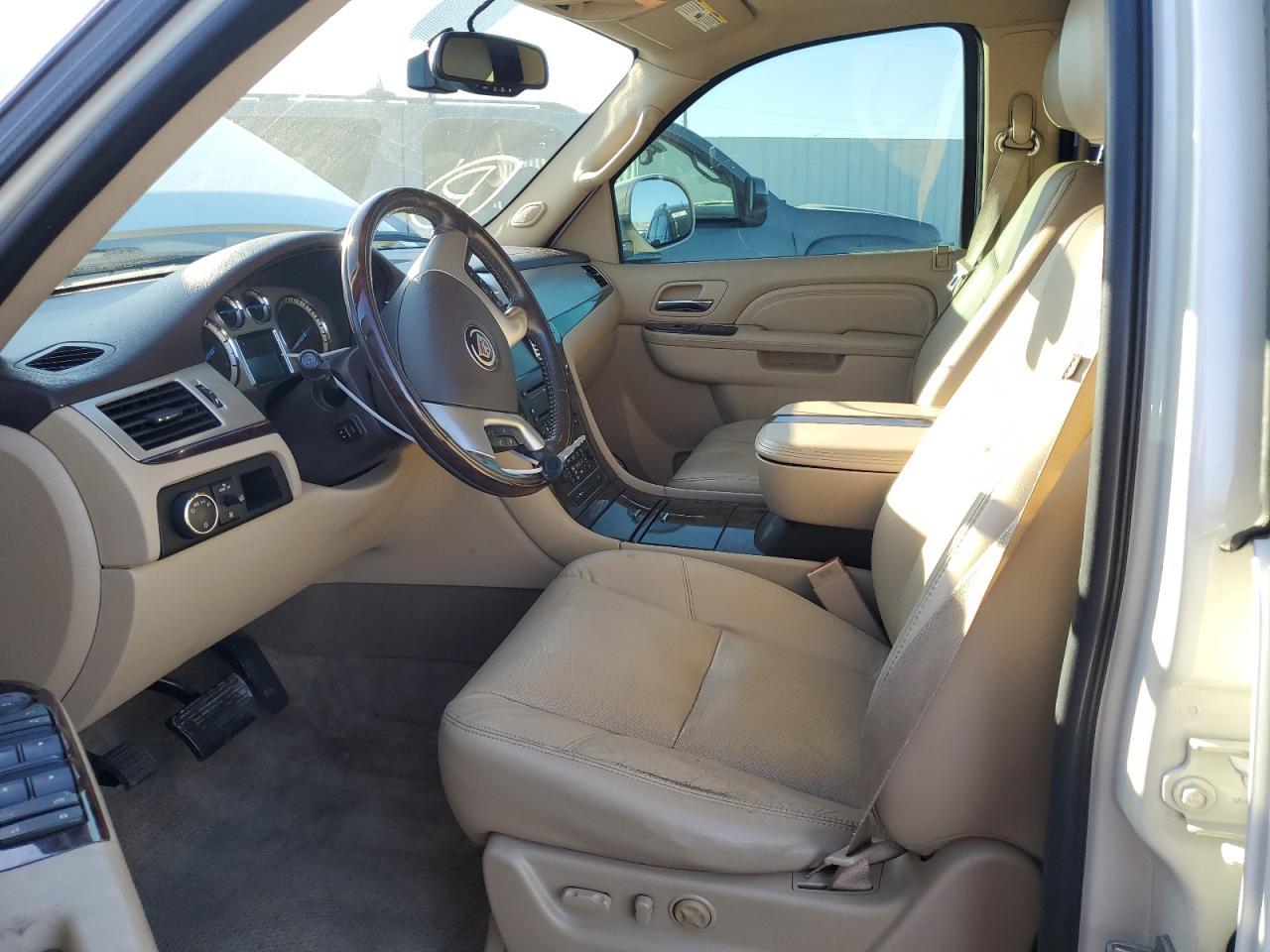 2010 CADILLAC ESCALADE