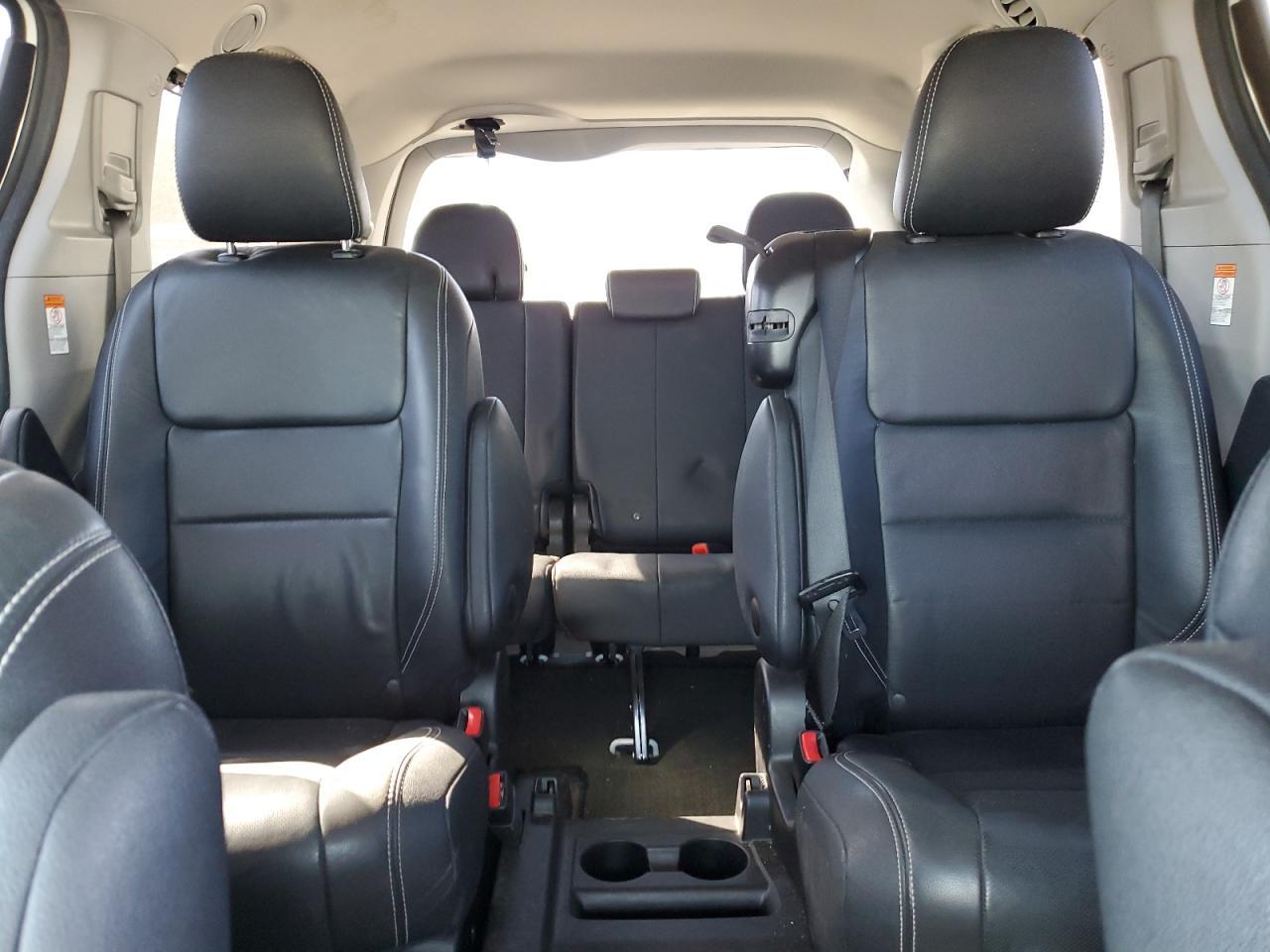 2016 TOYOTA SIENNA
