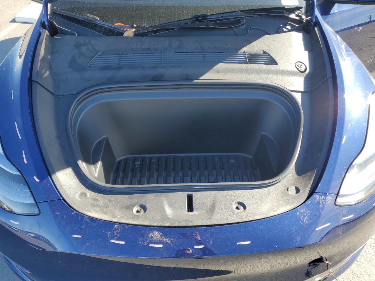 2025 TESLA MODEL Y