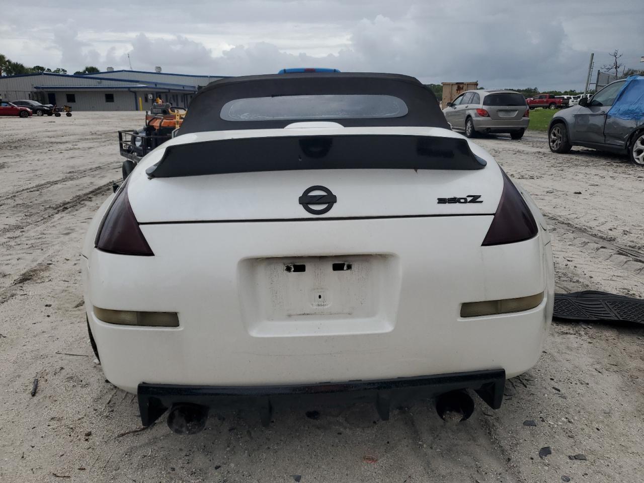 2004 NISSAN Z