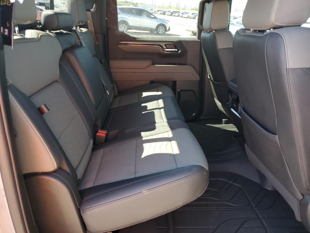 2025 CHEVROLET Silverado