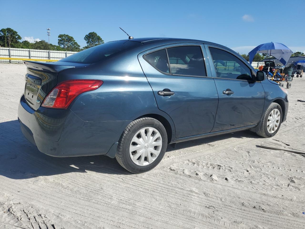 2015 NISSAN VERSA