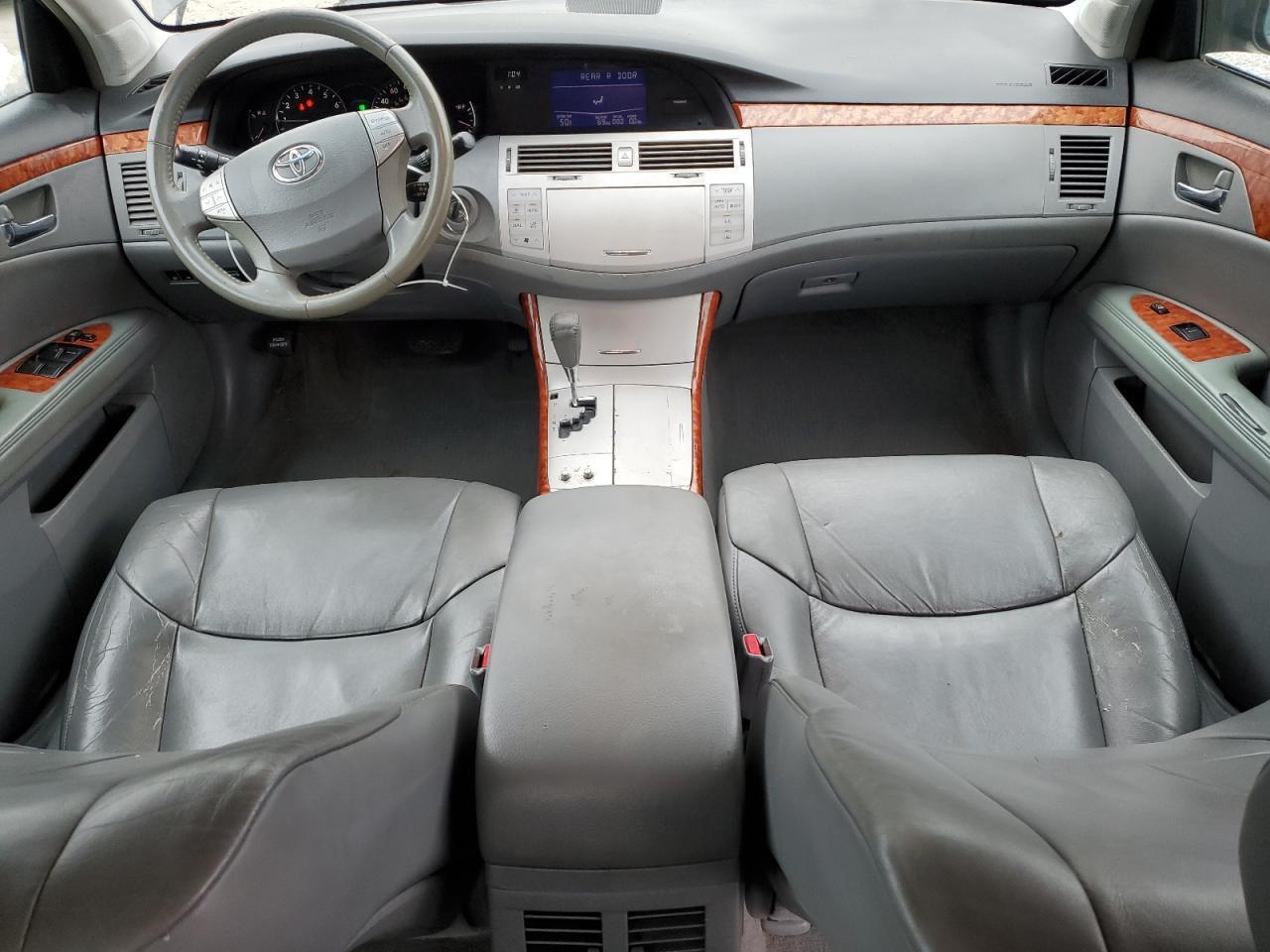 2005 TOYOTA Avalon