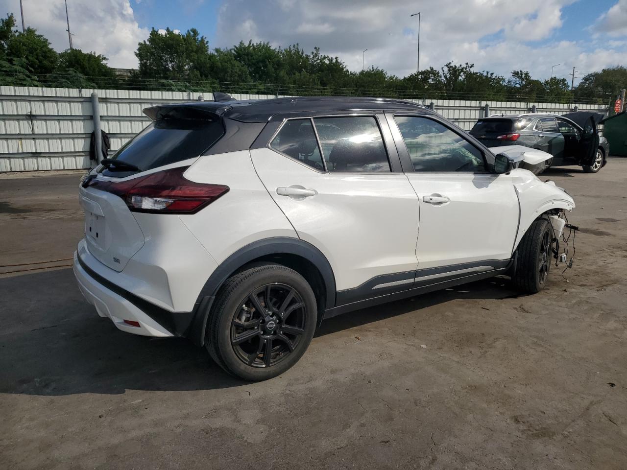 2023 NISSAN KICKS