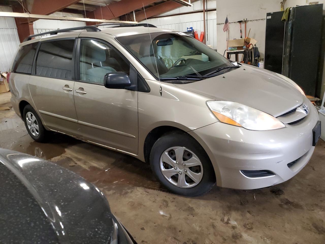 2010 TOYOTA SIENNA