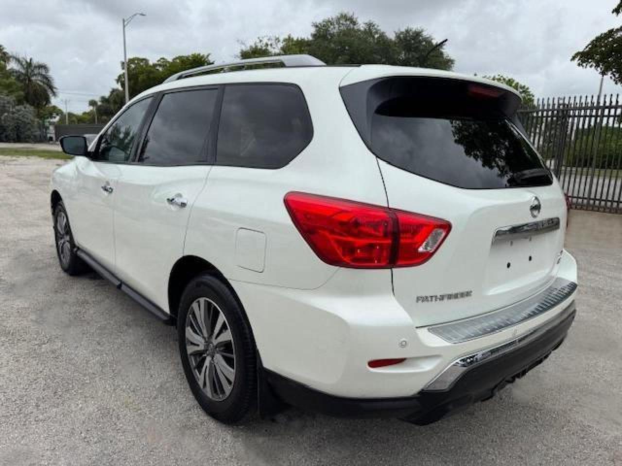 2017 NISSAN PATHFINDER