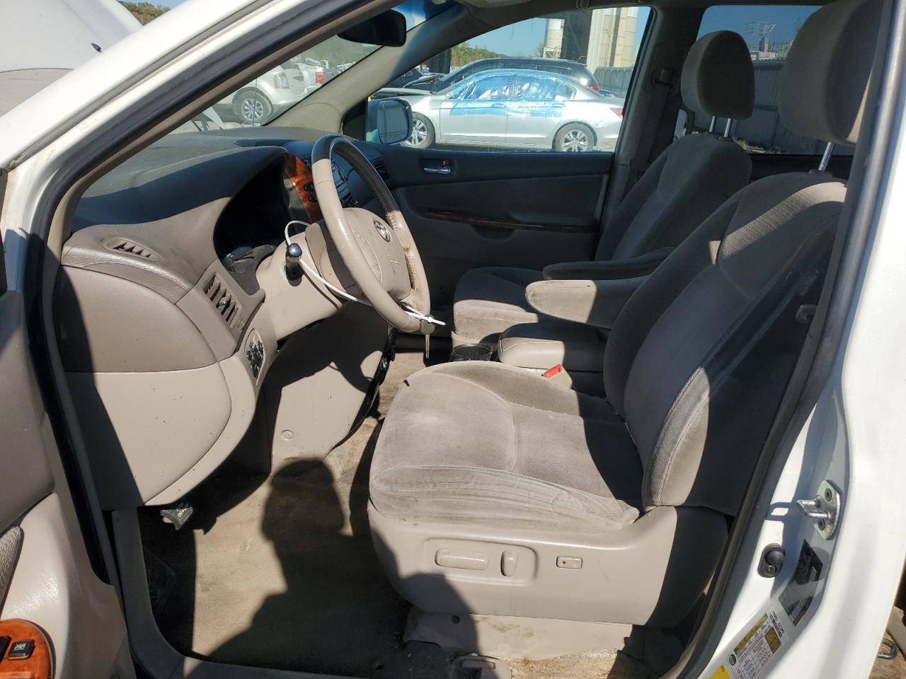 2009 TOYOTA SIENNA