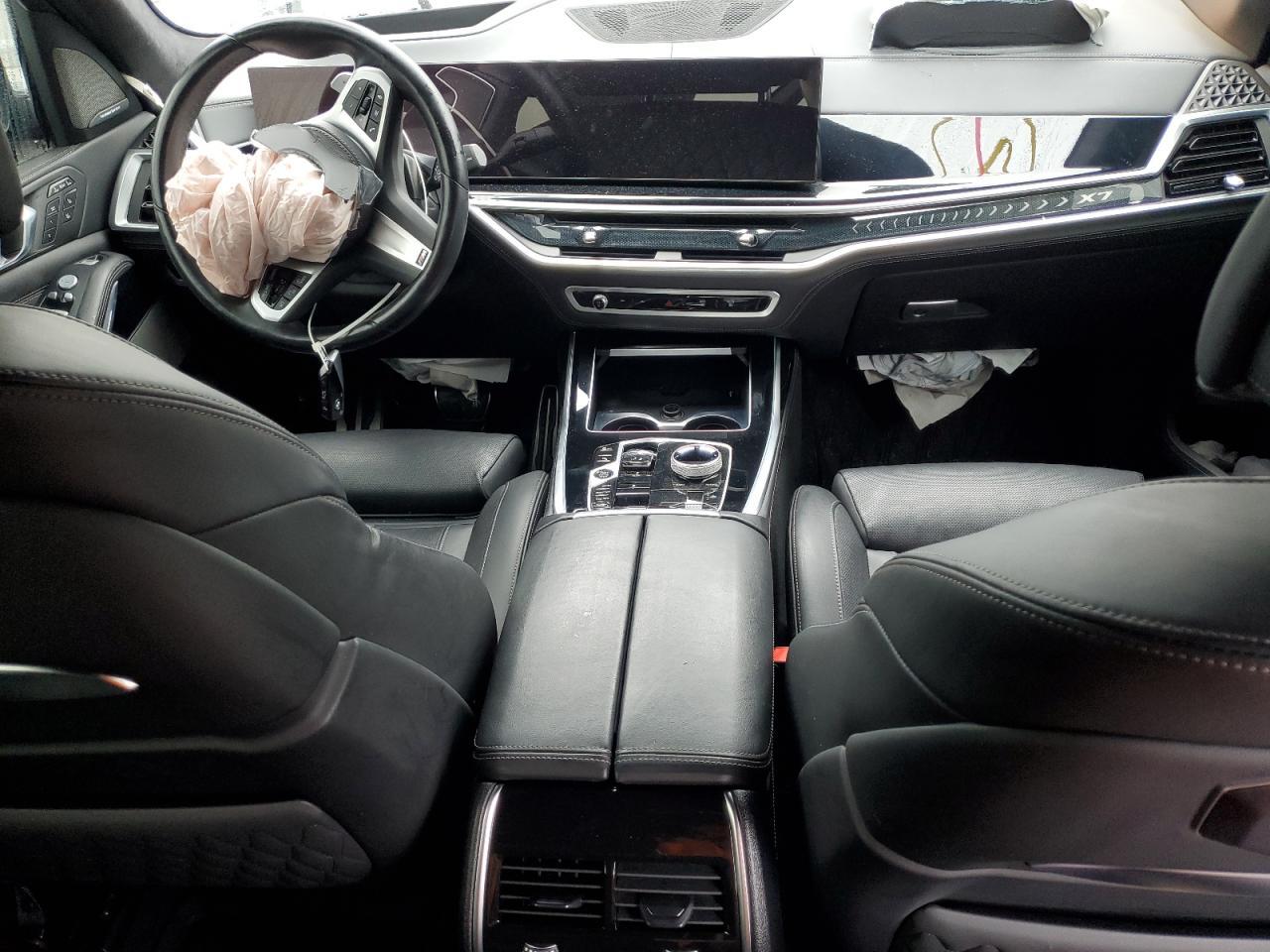 2023 BMW X7