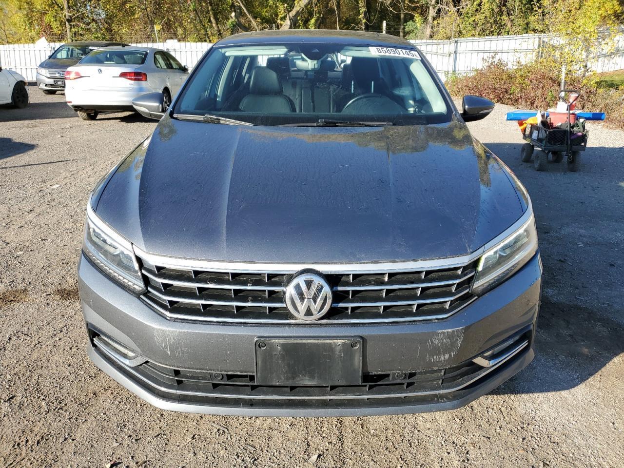 2017 VOLKSWAGEN Passat