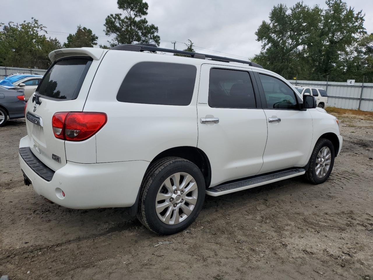 2011 TOYOTA Sequoia