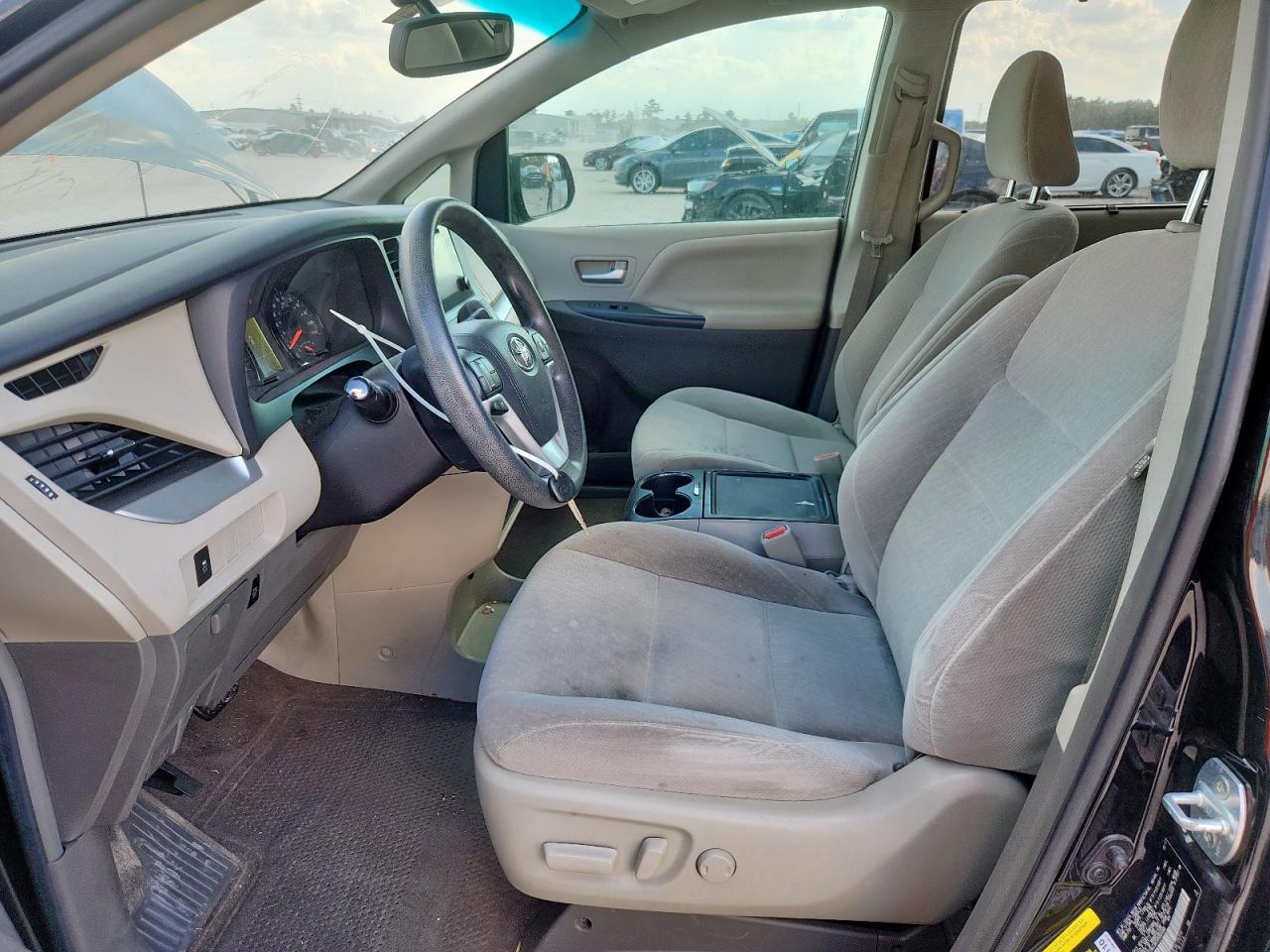 2017 TOYOTA SIENNA