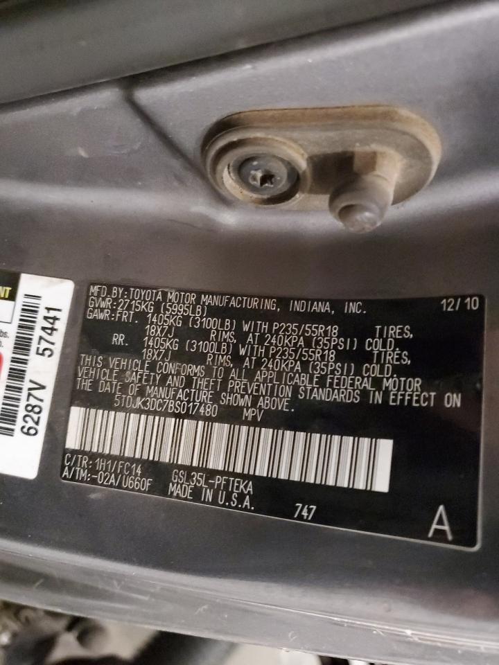 2011 TOYOTA SIENNA