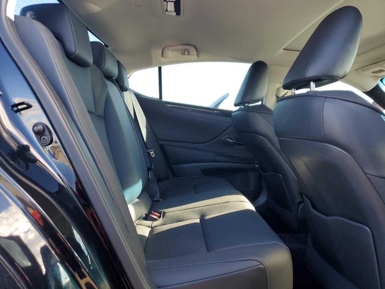 2021 LEXUS Es