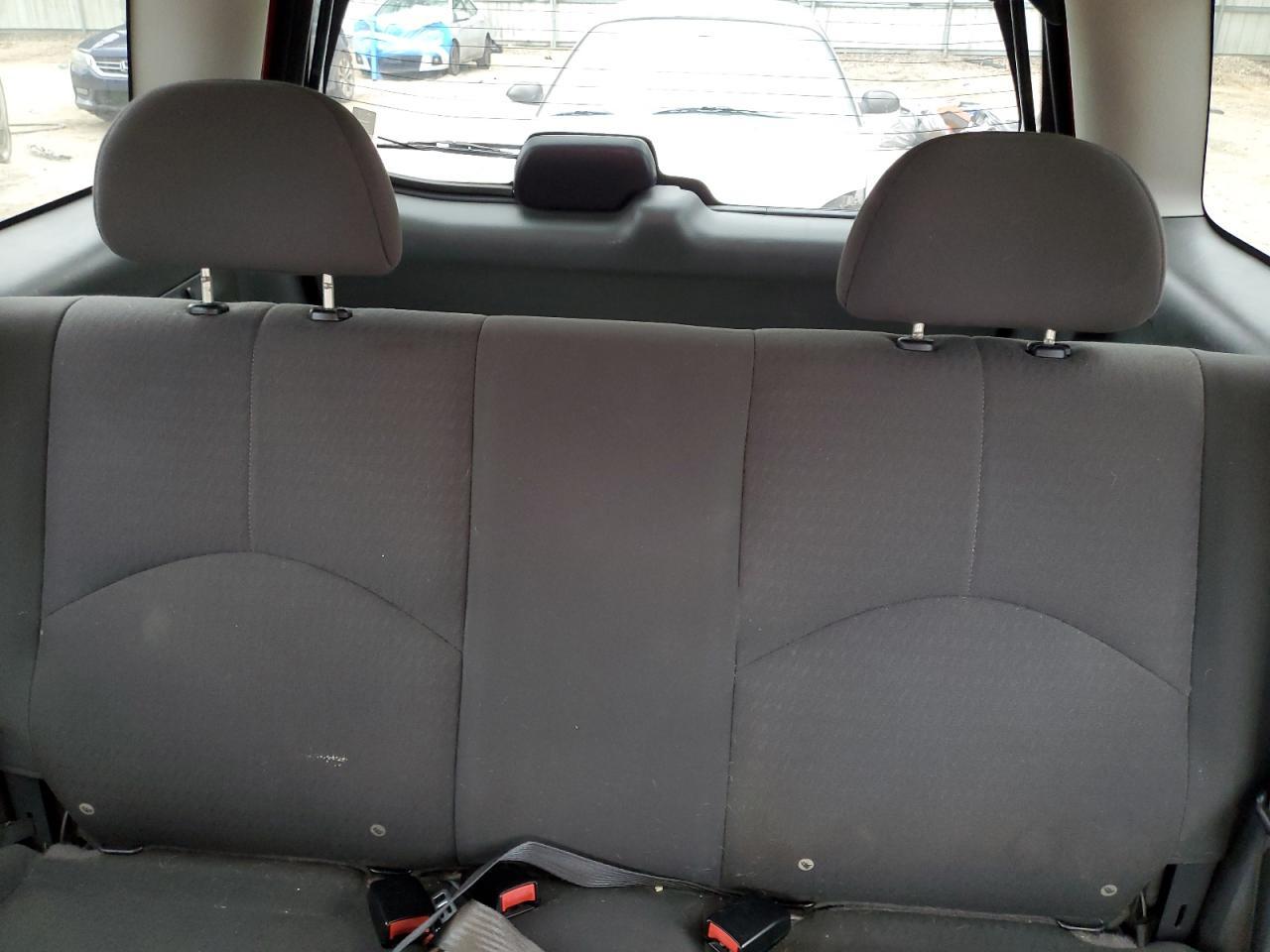 2004 MAZDA Tribute