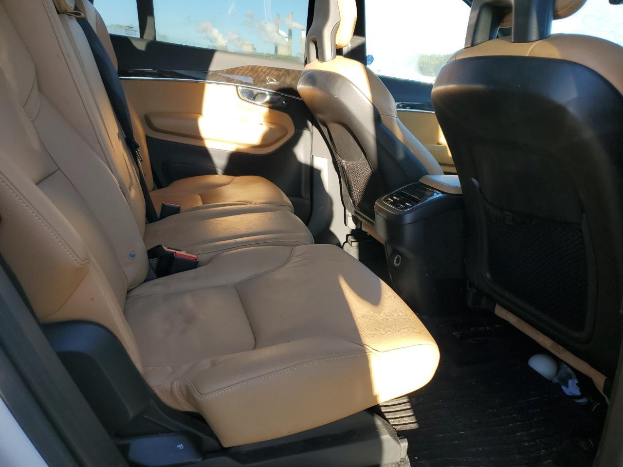 2018 VOLVO XC90