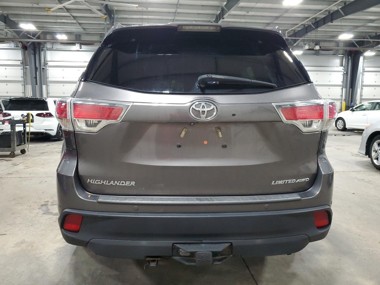 2016 TOYOTA HIGHLANDER