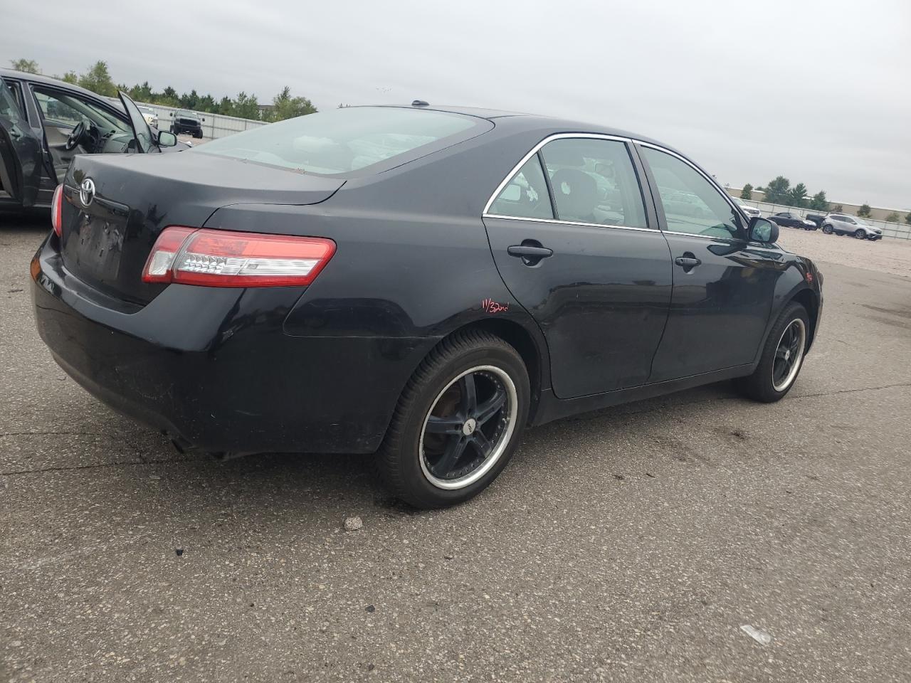 2011 TOYOTA CAMRY