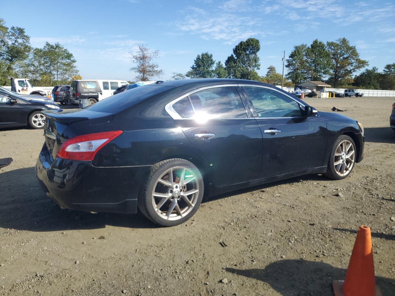 2010 NISSAN Maxima