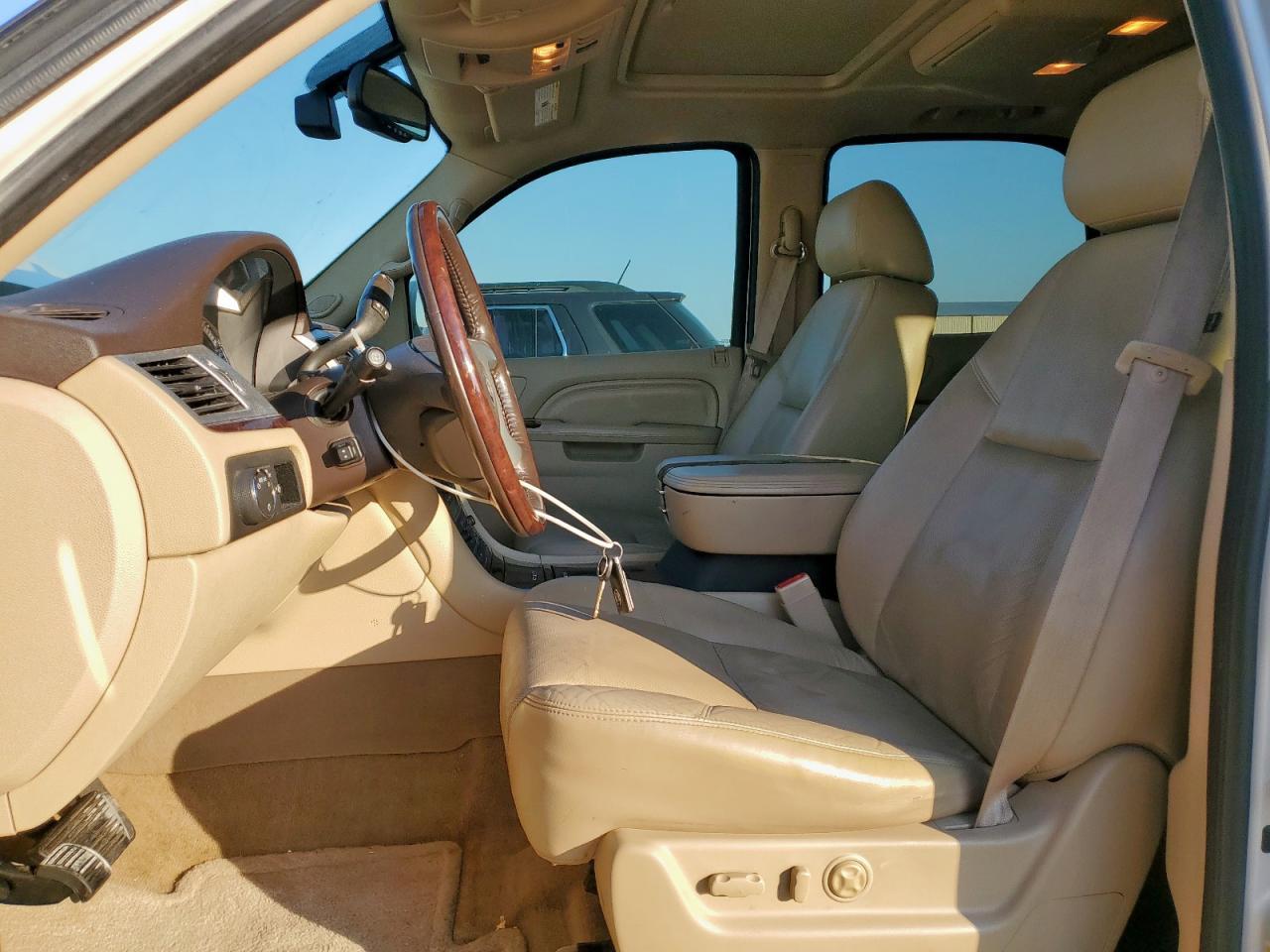 2011 CADILLAC ESCALADE