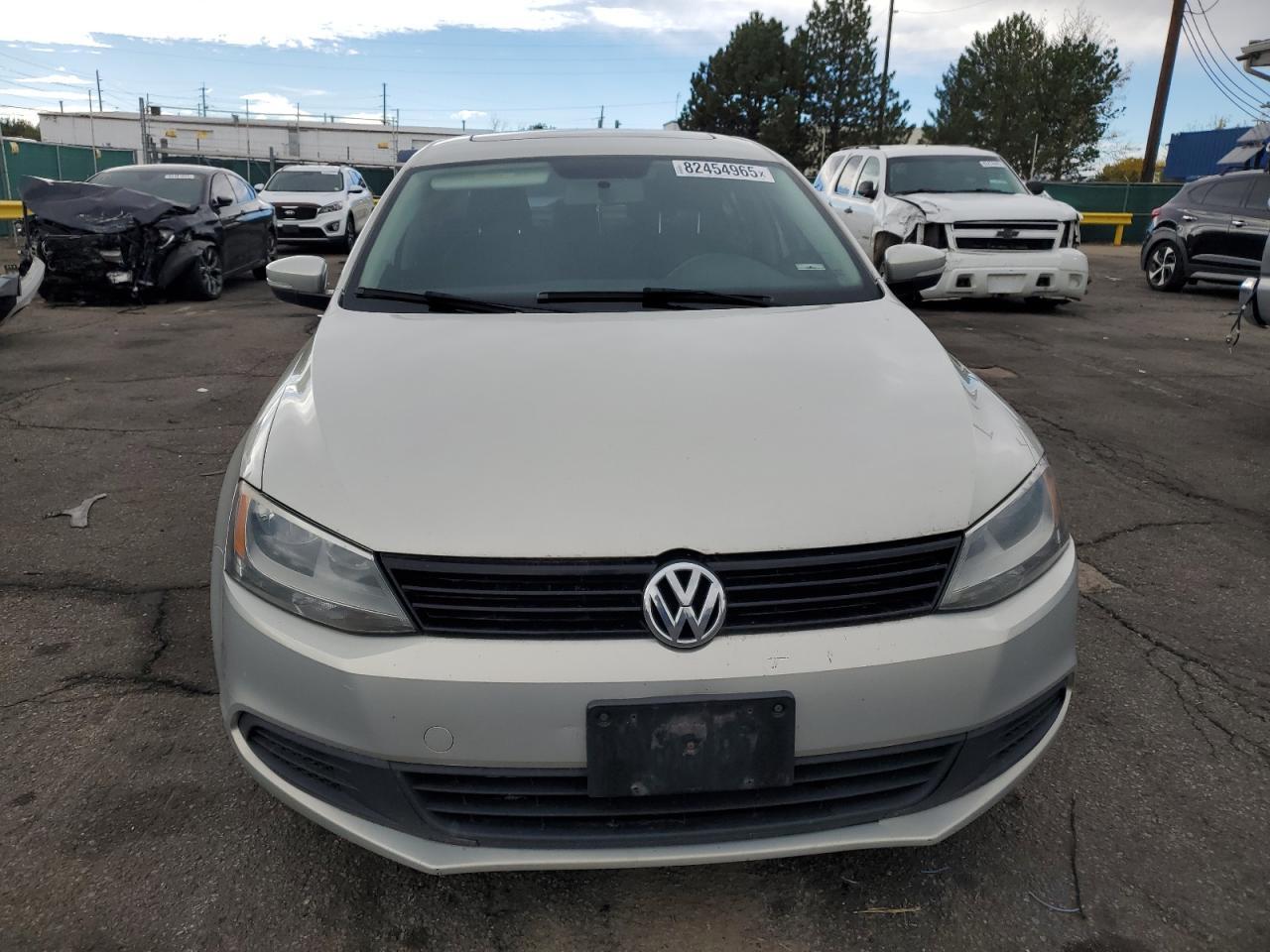 2011 VOLKSWAGEN JETTA