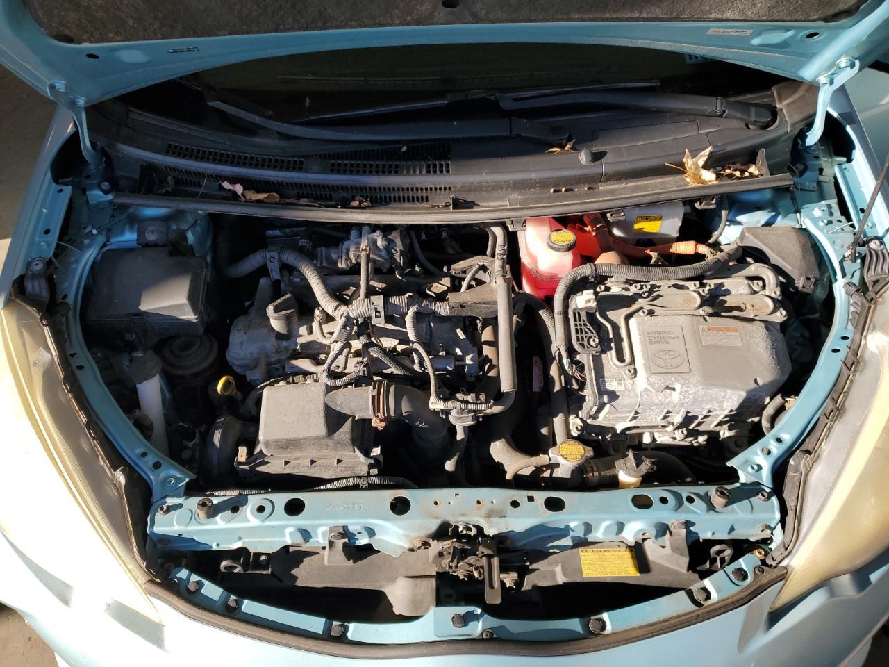 2013 TOYOTA Prius c