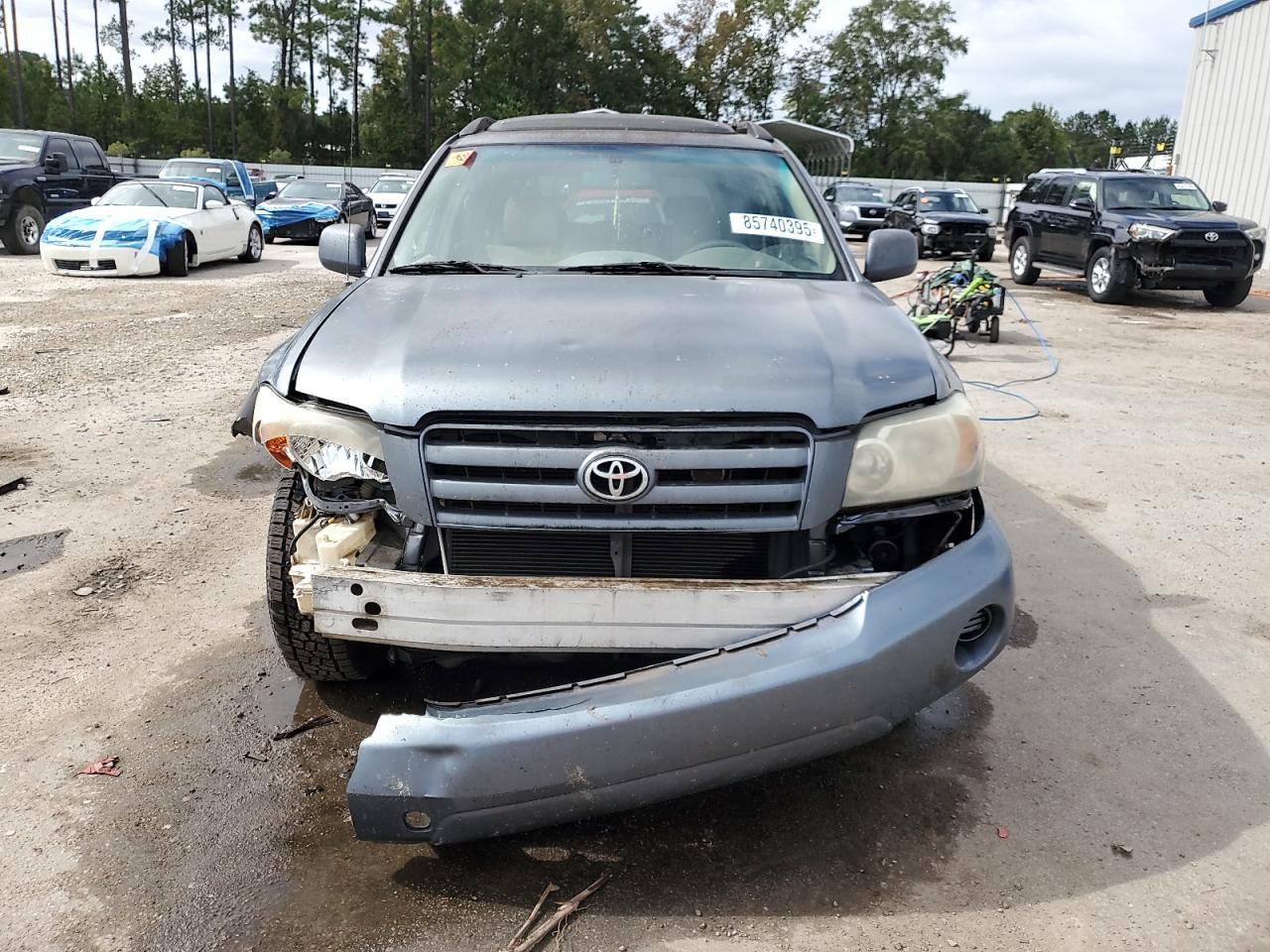 2004 TOYOTA HIGHLANDER