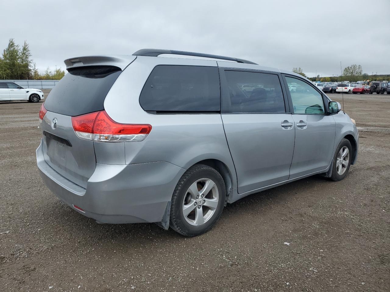 2012 TOYOTA SIENNA