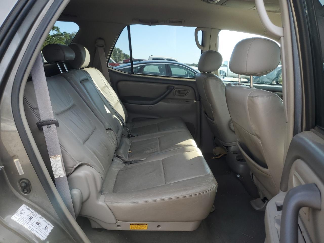 2004 TOYOTA Sequoia