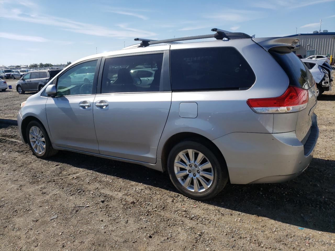 2011 TOYOTA SIENNA