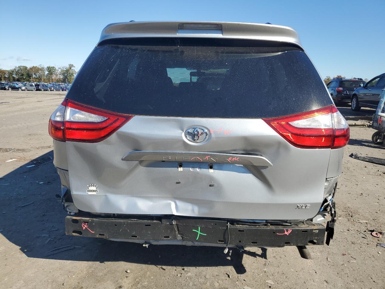 2016 TOYOTA SIENNA