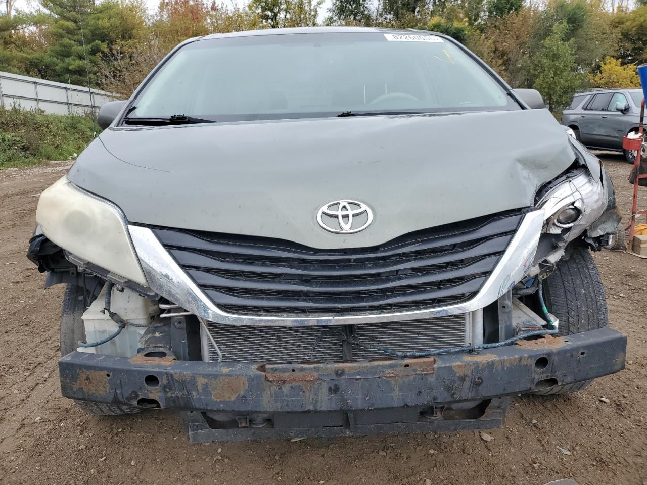 2012 TOYOTA SIENNA