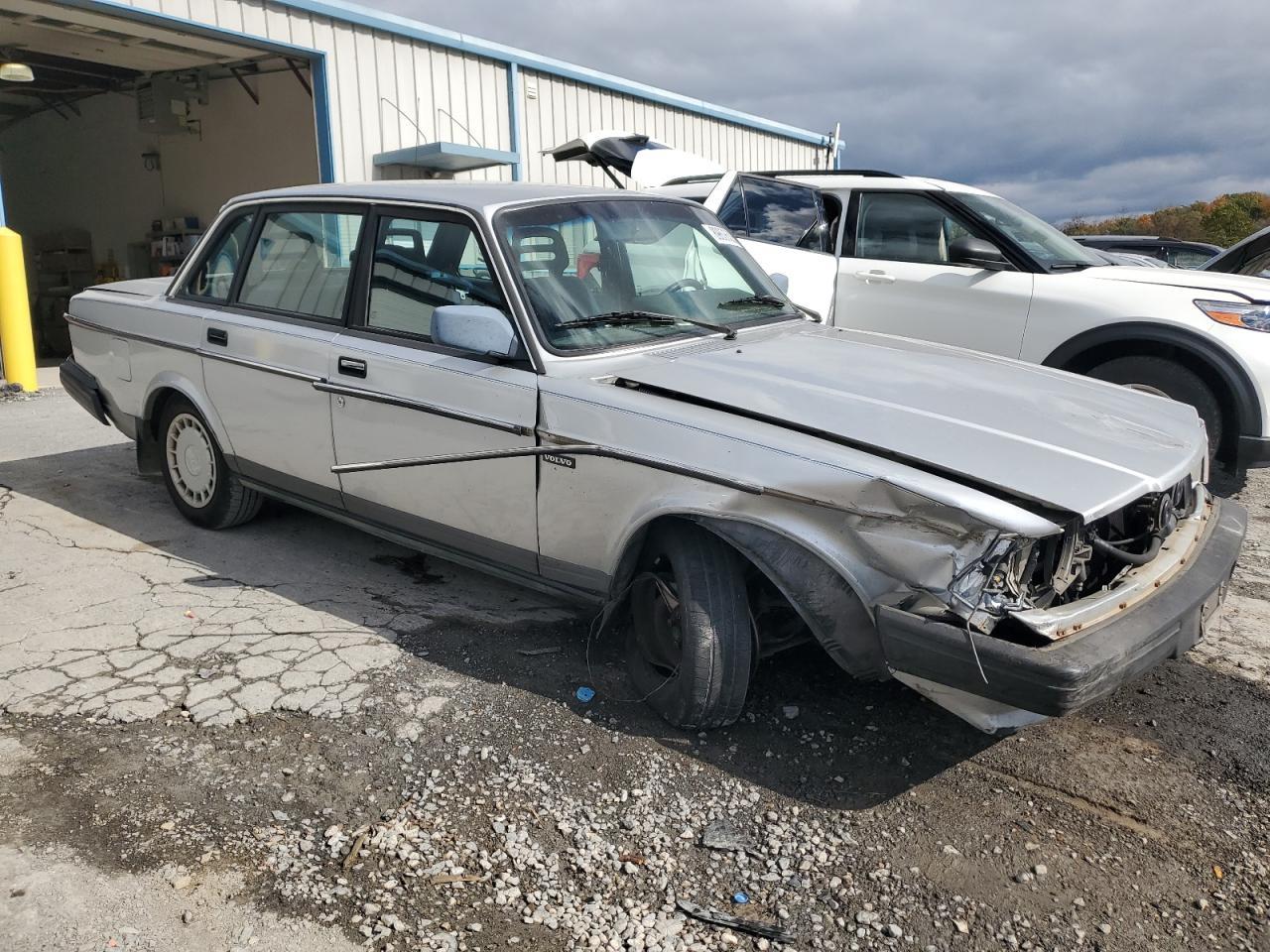 1989 VOLVO 244
