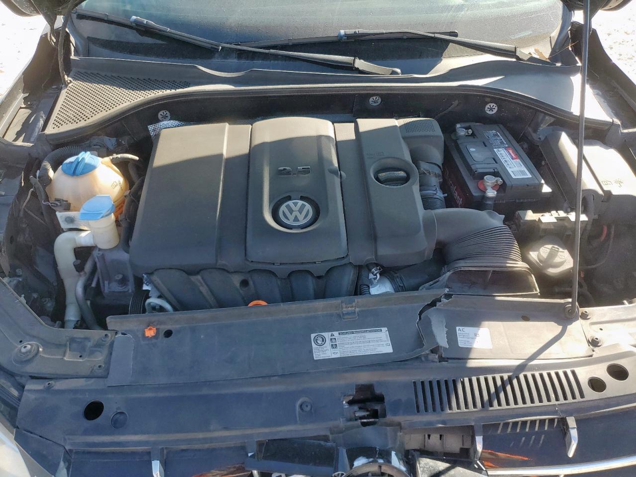 2012 VOLKSWAGEN Passat