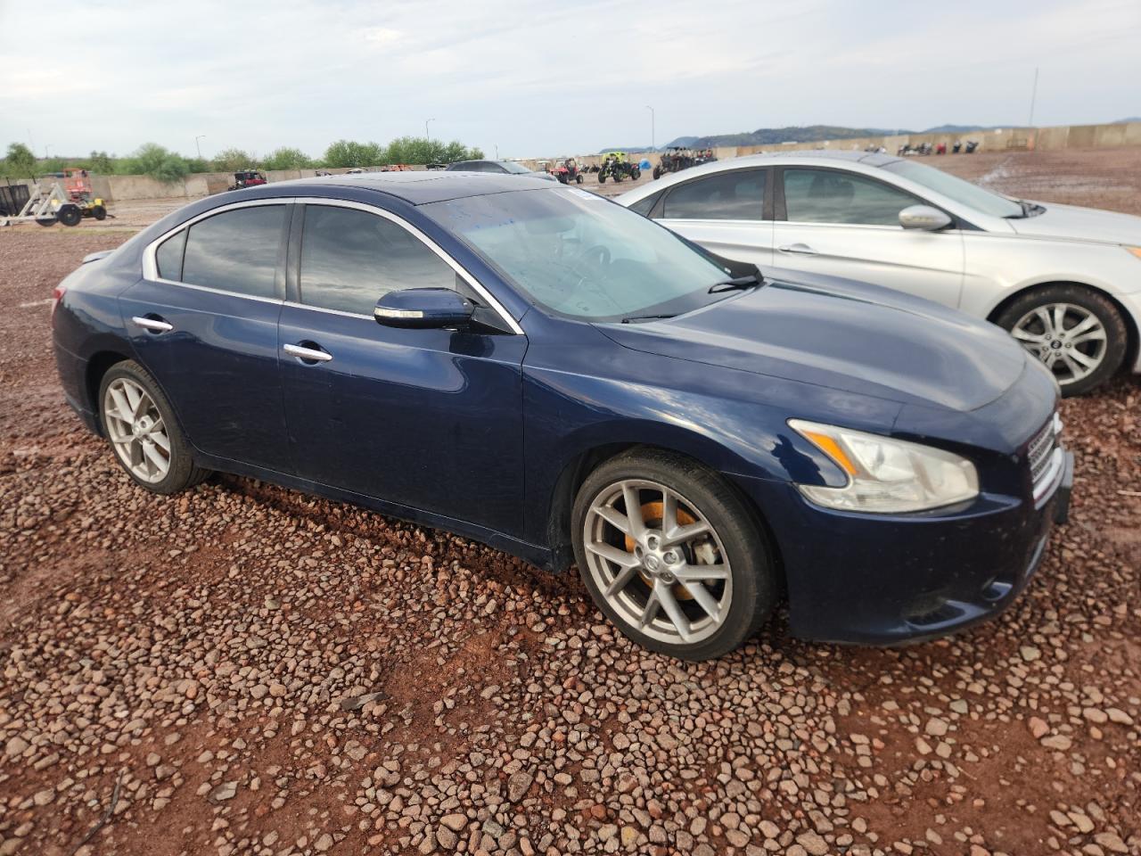2010 NISSAN Maxima
