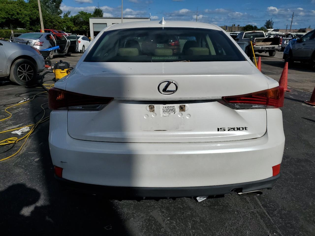 2017 LEXUS Is