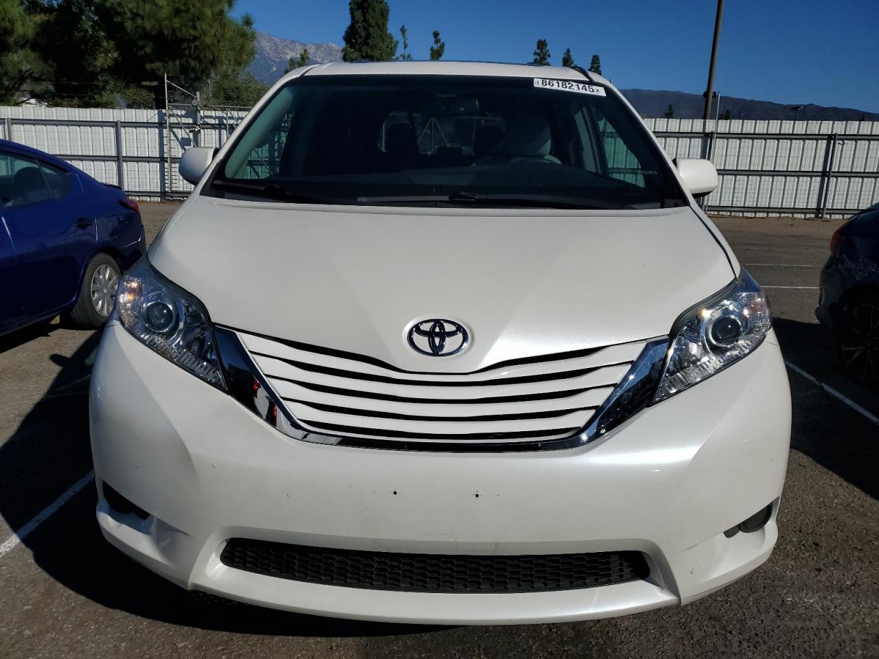 2017 TOYOTA SIENNA