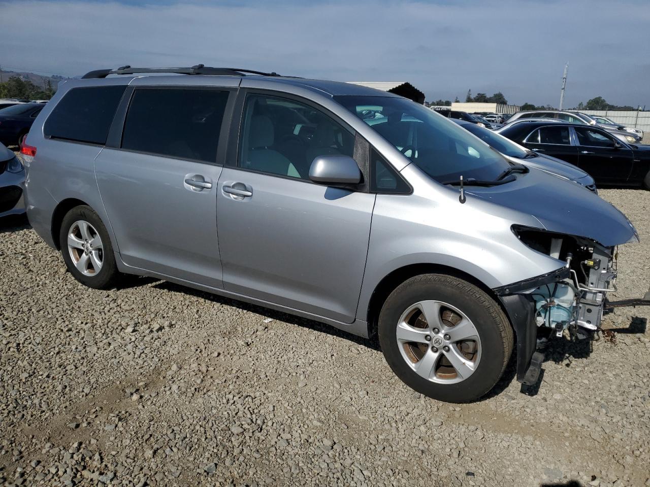 2011 TOYOTA SIENNA
