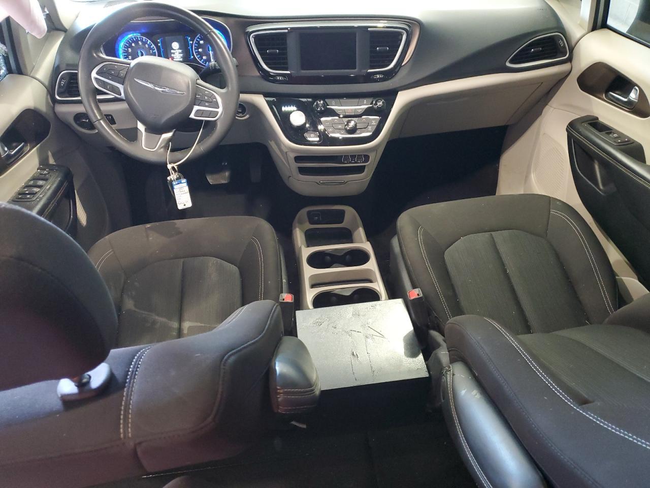 2022 CHRYSLER Voyager